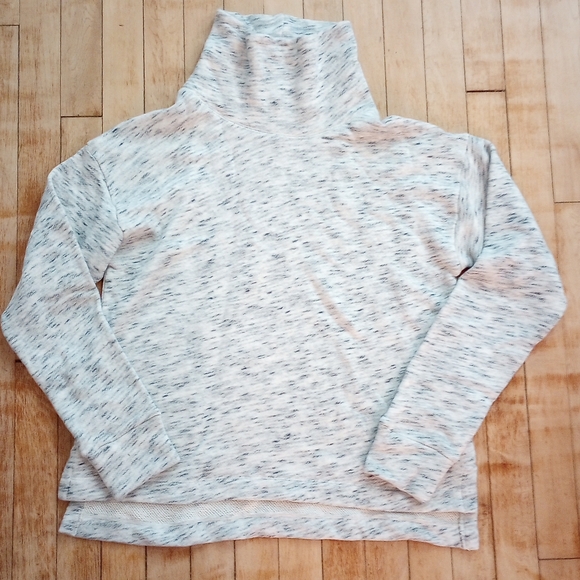 J. Crew Vintage Fleece Light Gray and Black Flecks Turtleneck Sweater Size M - Picture 3 of 8